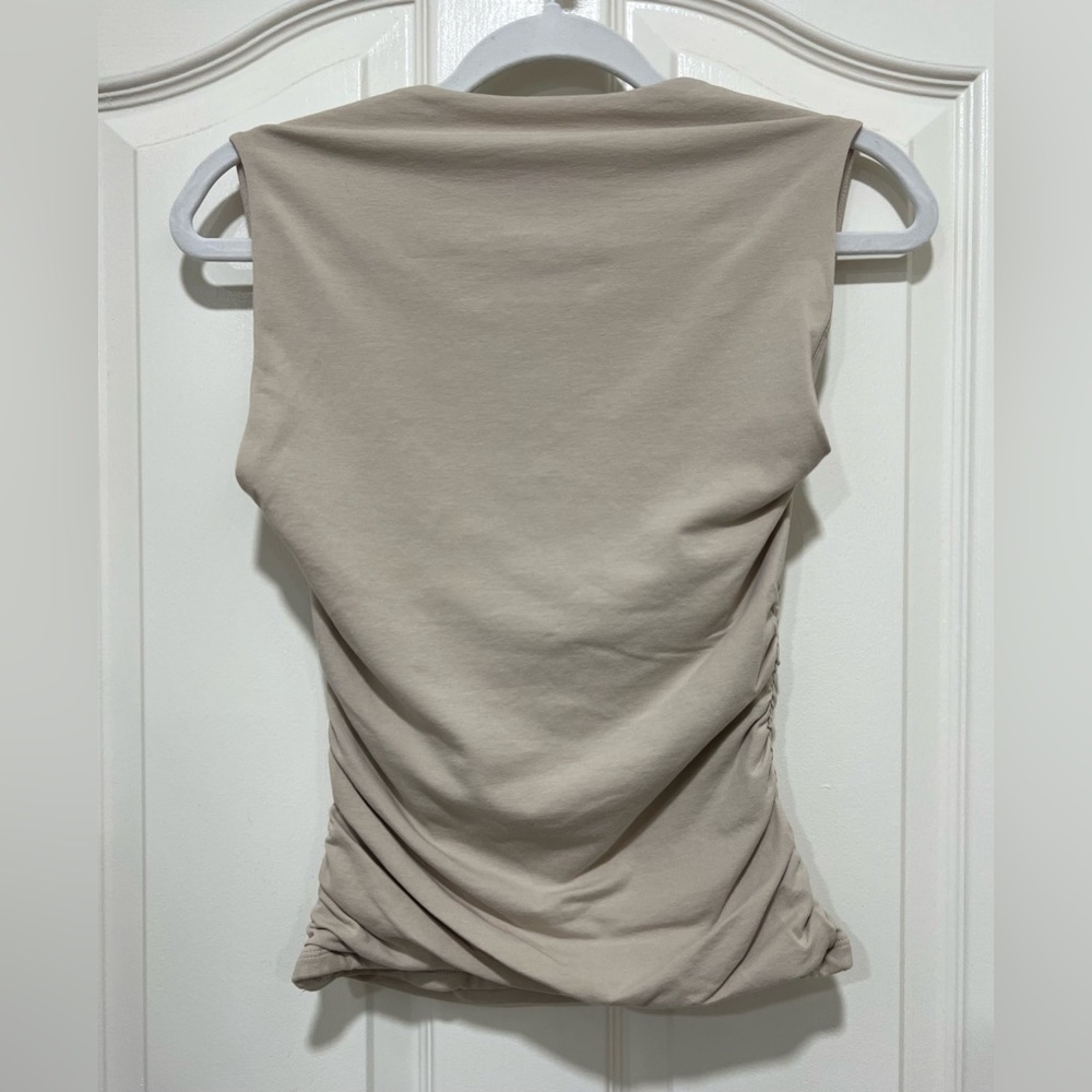Abercrombie & Fitch Taupe Sleeveless Ruched Top - Picture 4 of 5